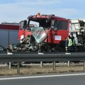 Teška saobraćajka kod Paraćina, poginula jedna osoba: Sudarila se dva šlepera, na terenu i vatrogasci!