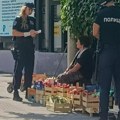 Neverovatan obrt! Ovo je istina o slici koja je naljutila Srbiju: Policija stoji oko bake što prodaje na ulici