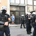 Blokada suda u Novom Sadu, došlo do naguravanja sa policijom