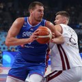 Srbi „pumpaju“ i u Rigi – „grmi“ i čuveni narodni hit, a tu je i jedan junak iz kultnog filma