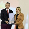 Ministarke Đurđević Stamenkovski i Žarić Kovačević dobile priznanja opština Merošina i Gadžin Han