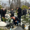 (Foto) Njih dvojica jedini nisu zaboravili Džeja pored porodice: Pet godina od smrti legendarnog pevača, oni došli među prvima…