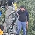 Strava i užas na izletu Popeo se da liticu od 40 metara da napravi selfi, a onda je propao u ambis - ljudi ga panično…