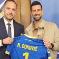 Дрес репрезентације БиХ са бројем један и овације за Ђоковића у Зеници