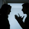 Jezivo porodično nasilje u Zemunu: Muž i svekar zverski pretukli ženu (29), udarali je u glavu, policija odmah reagovala