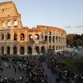 Papa Lav lično nosi krst kroz svih 14 stanica u Koloseumu