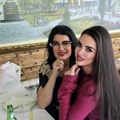 Majka joj je rijaliti zvezda, a ona diplomirana fizičarka: Obline i lepota ćerke poznate folkerke ostavljaju bez daha