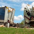 Jezivi snimci kod Pazove: Vozač mrtav, kabina smrskana! Gas curi, preti eksplozija! Slike užasa sa lica mesta!