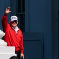 "Opustite se, na kraju će sve biti dobro, kao i uvek..." Donald Tramp ponovo šokira izjavama, priča o ratu kao da je neka…
