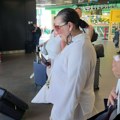Dugu kosu skratila i vezala je u nizak rep. Folkerku ljudi jedva prepoznali u Beogradu: Stavila i masivne minđuše i…