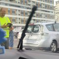 Još jedno dete povređeno u Beogradu: Mališan (2) zadobio povrede u sudaru mešalice i automobila