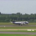 Pucanje prozora na letu "Rajanera", teže posledice izbegnute jer je avion bio na nižoj visini