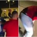 Snimak iz Bosne "zapalio" Balkan! Braća se biju nasred ulice zbog izbora, sevale motke i pesnice - jedan za Bakira, drugi za…