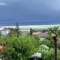 Nakon kiše požutelo more u Hrvatskoj: Dele se snimci na mrežama, ljudi zabrinuti, a evo o čemu se radi (video)
