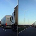 "Ovo još nismo videli": Neverovatan snimak kolone kamiona od naplatne rampe do srpsko-hrvatske granice
