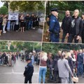 Pustite nam decu! Protest Srba ispred Policijske stanice u Kosovskoj Mitrovici zbog hapšenja i prebijanja srpskih mladića