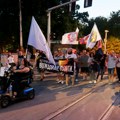 Nakon posete adresama Đura Macuta i Vladimira Đukanovića, protest završen sa 16 minuta tišine na Trošarini