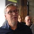 Vučić pred razlupanim SNS prostorijama – “Aca Srbin” izviždan u Cvijićevoj