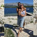 Naša voditeljka (44) se baškari se mužem biznismenom, zaljubljeni kao prvog dana: A tek da je vidite kad se skine, grudi umalo…