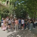 PROTEST GIMNAZIJALACA PROTIV ODLUKE MINISTARSTVA PROSVETE O IMENOVANJU NOVE V. D. DIREKTORKE MILE ILČIĆ PODRŽALI STUDENATI…