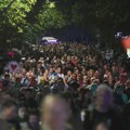 Protest roditelja u Mirijevu, nepregledna kolona u šetnji (VIDEO)