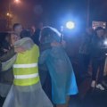 Студенте из Новог Пазара дочекали мештани Лучана, међу њима и отац страдалог радника у Наменској: "Они су једина нада"