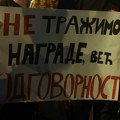 Protest ispred Jovine gimnazije: Da se učenici vrate u svoju školu