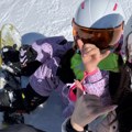 Jelisaveta Orašanin na snoubordU. Glumica otišla na Kopaonik sa decom pa pokazala umeće na snegu, od Teodosića ni traga