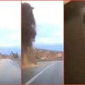 Kamera u autu snimila stravičan trenutak: Mirno je vozio kada mu se u sekundi brdo sručilo na kola i potpuno ga zatrpalo…
