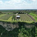 Винарија „Милановић” спаја минералну земљу, мирну реку и стрпљење у свакој чаши