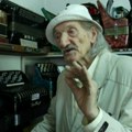Ovo je čuveni srpski majstor harmonike: Deda Mijo gazi desetu deceniju ali i dalje pravi i popravlja harmonike