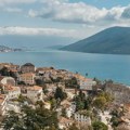 U Herceg Novom prijavljen sin zbog nasilja nad ocem, policija im oduzela 10 komada oružja i 251 metak