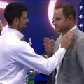 "Što si tužan dok daješ pehar Novaku?" Scena sa US Opena koja je svima promakla - fizički napao Đokovića, pa se pokajao!