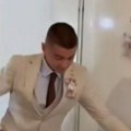 Brat razvalio vrata jer se sestra udaje: Naišao na osudu, a evo šta se zapravo krije iza viralnog snimka