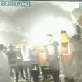Indija: Svih 41 građevinskih radnika izvučeni su nepovređeni iz zatrpanog tunela posle 16 dana