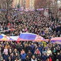 Veličanstveni prizori iz vazduha: More ljudi u Mitrovici na protestu protiv Kurtijevog režima (foto)