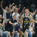 Uživo: Partizan – Crvena zvezda 57:45 treća četvrtina, igrači Zvezde i sudije napustili teren, veća se o pražnjenju…