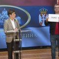 Ćuta napravio haos tokom konferencije Prekinuo Anu Brnabić tokom obraćanja! (foto/video)