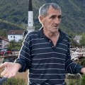 Muhamed preživeo poplavu držeći se za krov džamije: Sad dolazi 3 puta dnevno da pita da li su mu pronašli sina