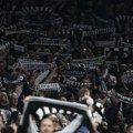 „Grobari“ izvređali Vučića, orila se Arena tokom meča Partizana VIDEO