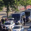 Policija ekspresno stavila lisice vozaču nakon sudara Drama u Novom Sadu: Nasrnuo na policiju, morala da reaguje i…