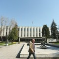 Oko čega se svađaju: Vlast i opozicija “zakrvili” oko prenosa nadležnosti, a evropska vrata zaključana