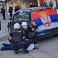 Autoprevoznik pokušao da se spali ispred prostorija SNS: Policija intervenisala i privela ga VIDEO