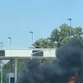 Велики пожар код наплатне рампе: Ватра попречила цео прилаз у Обреновцу: Саобраћај обустављен (видео)
