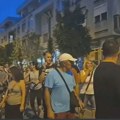 (VIDEO) Novosođani ponovo ispred zgrade Miloša Vučevića