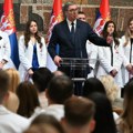Vučić: Država će nastaviti da povećava plate zdravstvenim radnicima