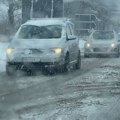 Zima pokazuje zube! RHMZ upozorava: Pljuskovi snega stižu pred praznike!