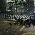 Хаос на улицама Буенос Ајреса - "корњаче", сузавци и водени топови ВИДЕО