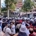 Sukobi policije i demonstranata u Tirani, upotrebljeni vodeni topovi i suzavac