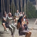 Vendi i Era pevali na ringišpilu! Ovakav nastup do sada niste videli, snimak zapalio mreže